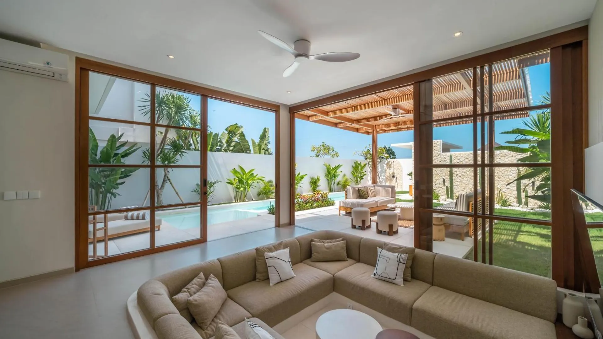 Umalas Escape - Premier 3Br Tropical Villa Steps From Canggu Indonesia
